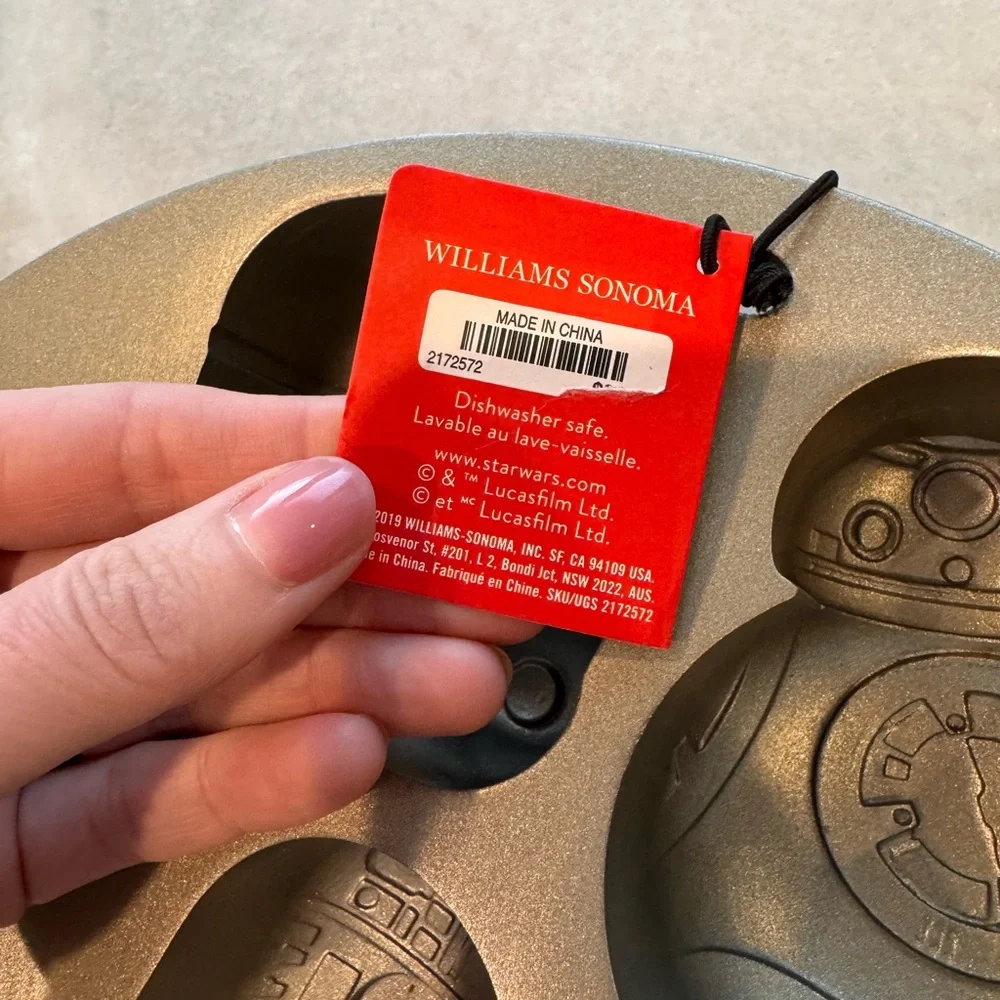 NWT Williams Sonoma Star Wars Cakelet Pan